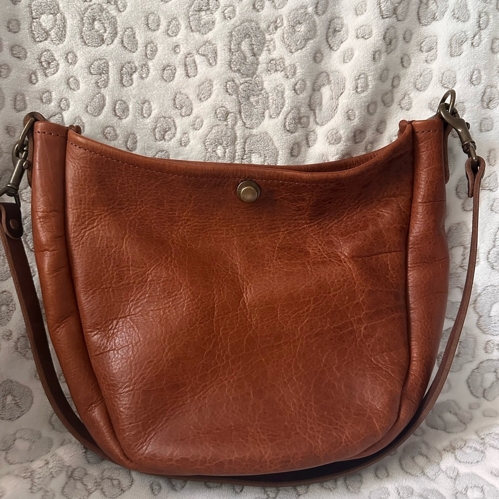 Go Forth Goods Small Celeste Shoulder Bag in Peanut Bison